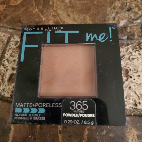 Maybelline New York Fit Me Matte + Poreless Powder Makeup, Nutmeg - Picture 2 of 2